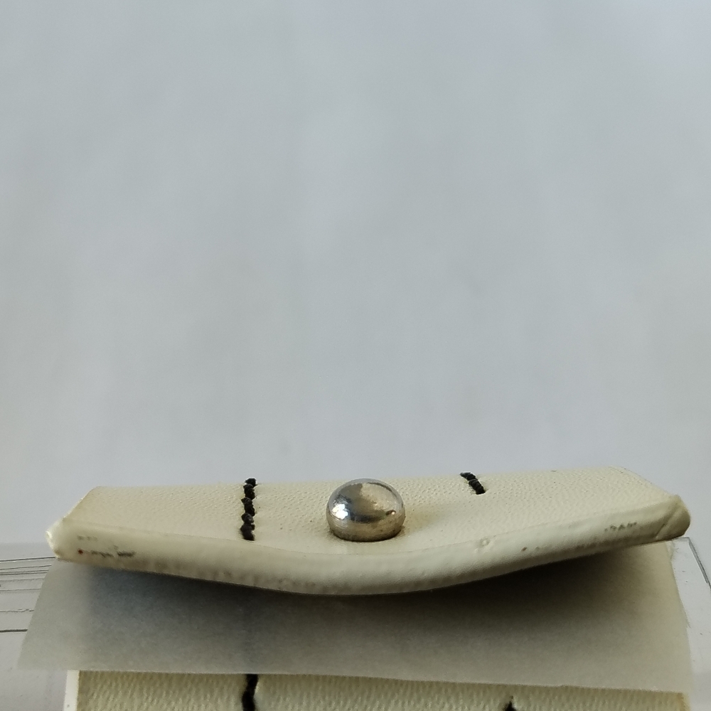 Pier 1 Imports Set of 4 Faux Leather Napkin Rings Napkin Holder SKU 2156335 - Picture 7 of 14
